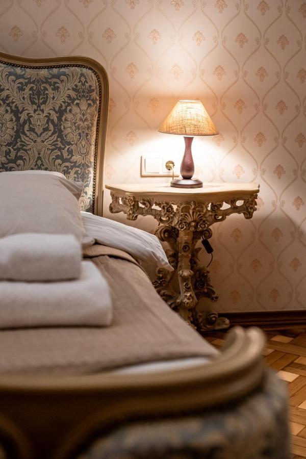 3 Bedrooms Royal Italian Style In An Austrian Building, Parking, Balcony Lviv Bagian luar foto