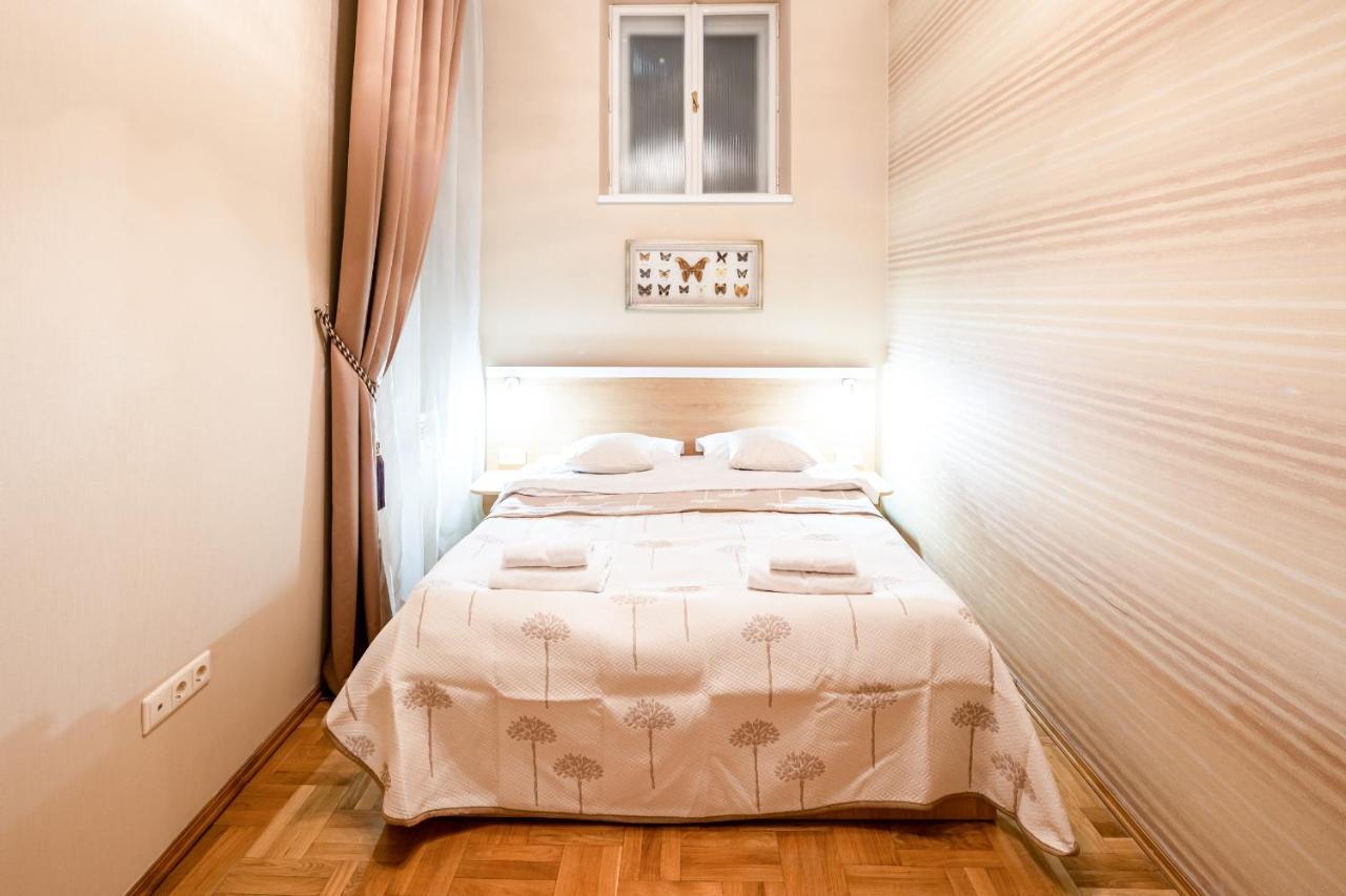 3 Bedrooms Royal Italian Style In An Austrian Building, Parking, Balcony Lviv Bagian luar foto