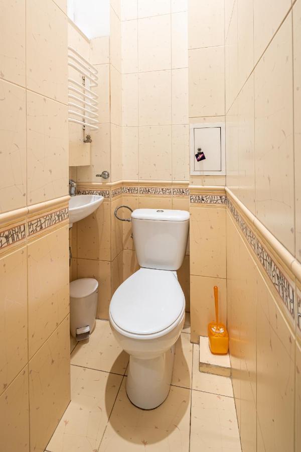 3 Bedrooms Royal Italian Style In An Austrian Building, Parking, Balcony Lviv Bagian luar foto