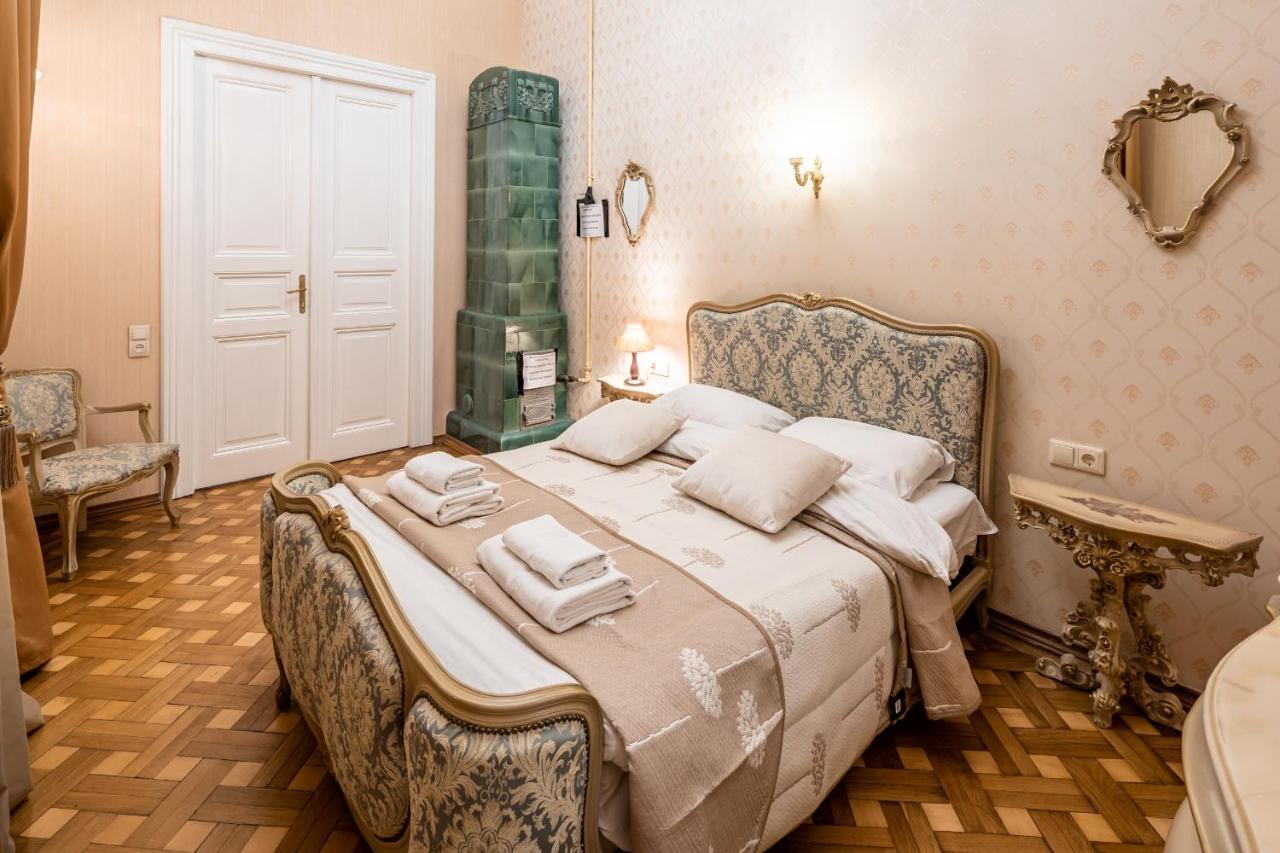 3 Bedrooms Royal Italian Style In An Austrian Building, Parking, Balcony Lviv Bagian luar foto