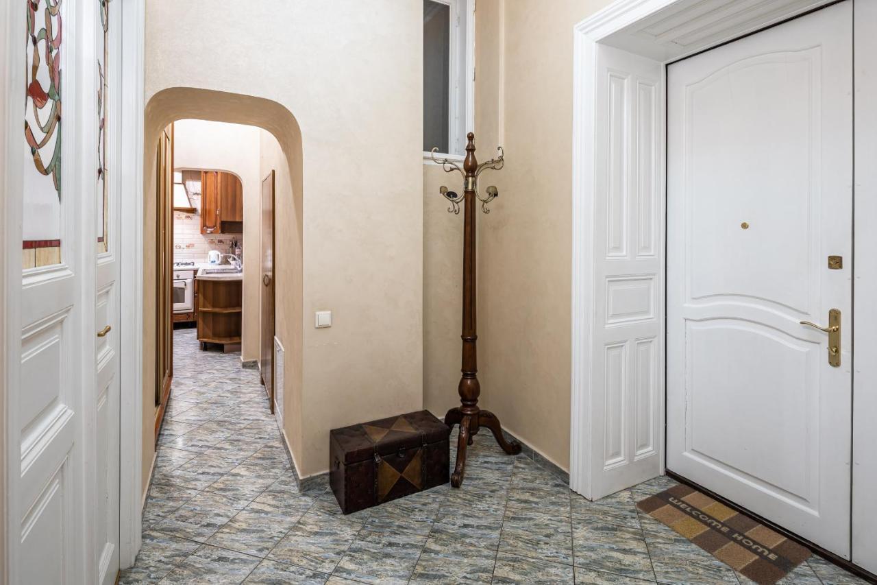 3 Bedrooms Royal Italian Style In An Austrian Building, Parking, Balcony Lviv Bagian luar foto